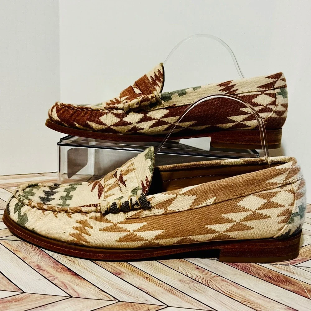 GH Bass Weejuns Larson Flannel Loafers Men 9 D Tan Brown Southwest Aztec Preppy